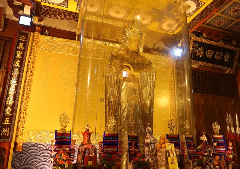 全球最大黄金妈祖金像开光 323公斤纯金打造